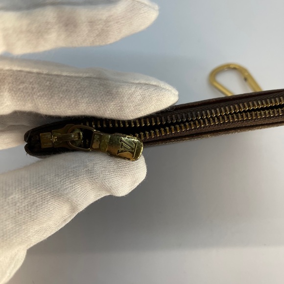 Authentic Louis Vuitton key pouch Monogram - Picture 4 of 11